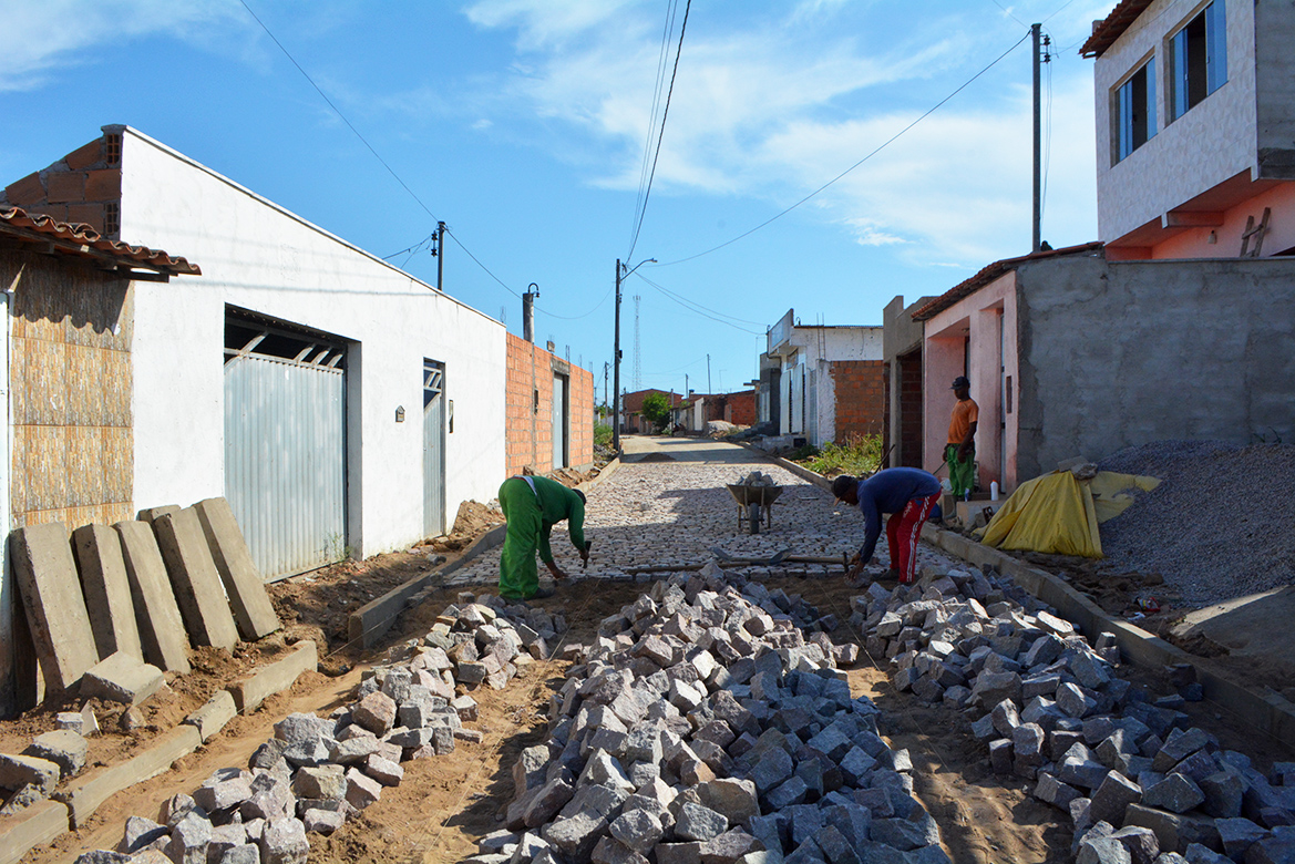 Moradores da rua João Mendes, em Humildes, vivem expectativa de ...